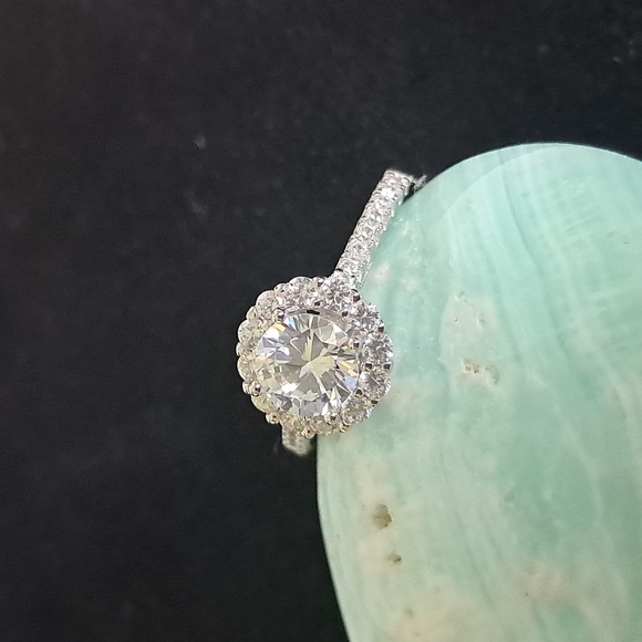 Jewelry - Sterling Silver Classic Round Halo Cubic Zirconia Ring.‎ Sizes 6, 7 & 8.